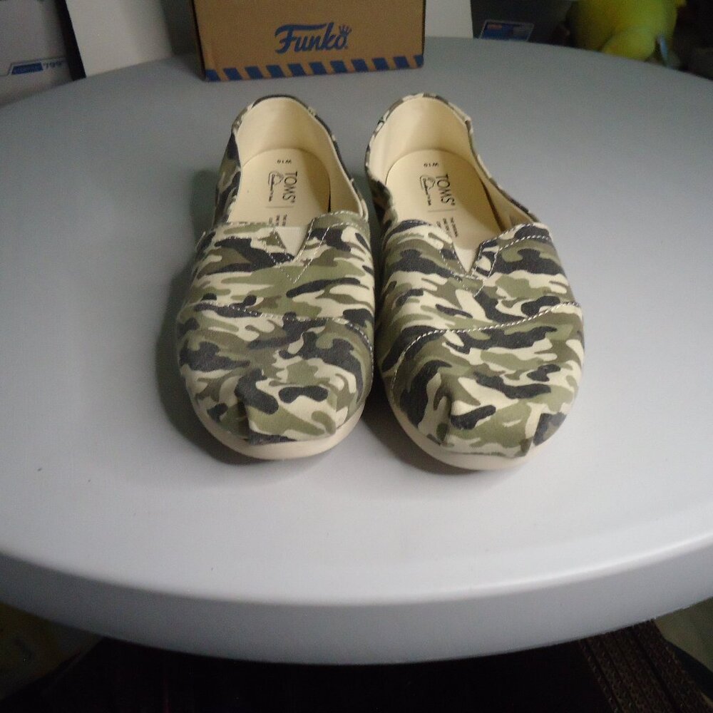 Toms Women’s Alpargata Flat Camouflage Espadrilles 10 Dirty Olive Comfort New